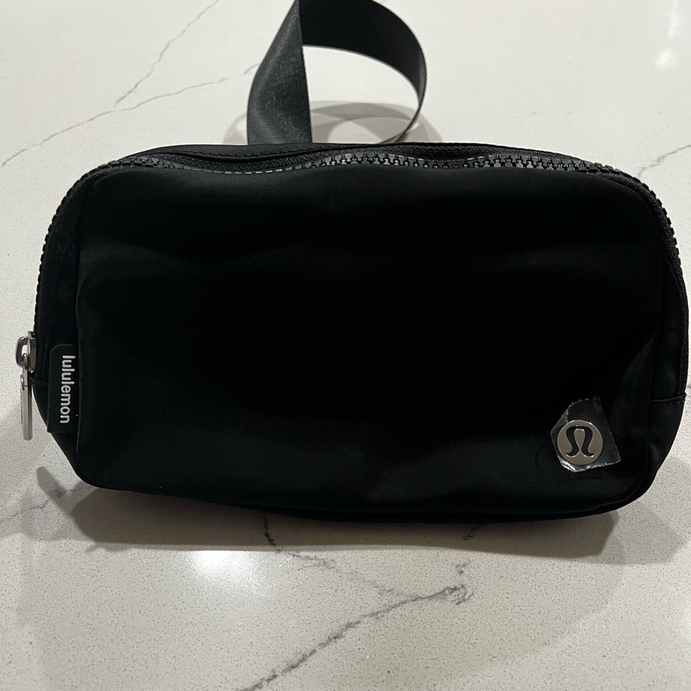 Lululemon Everywhere Belt Bag